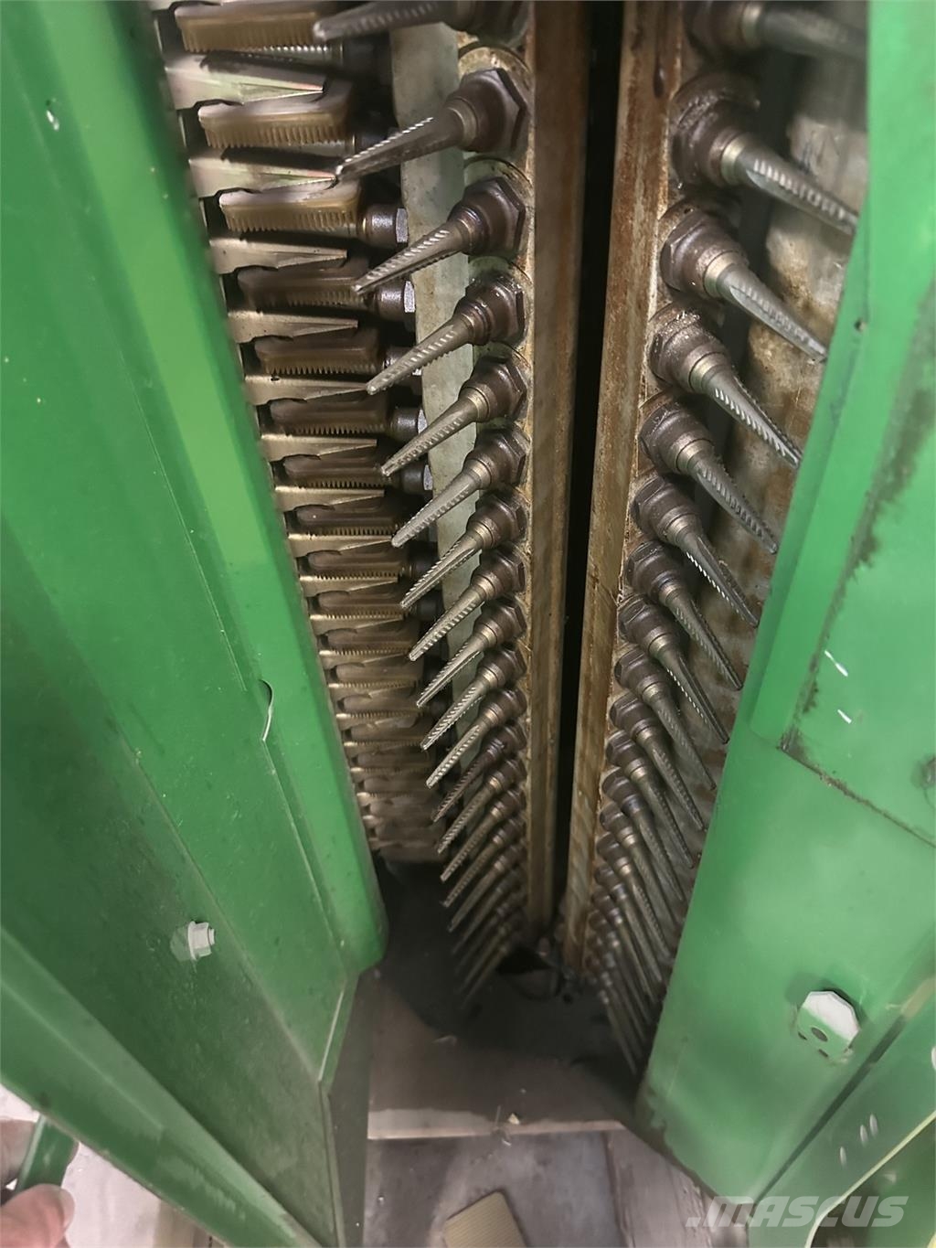 John Deere PRO 16 ملحقات الحصادات