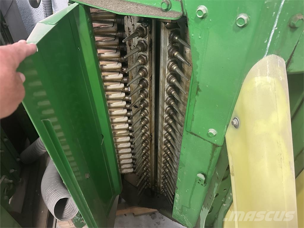 John Deere PRO 16 ملحقات الحصادات