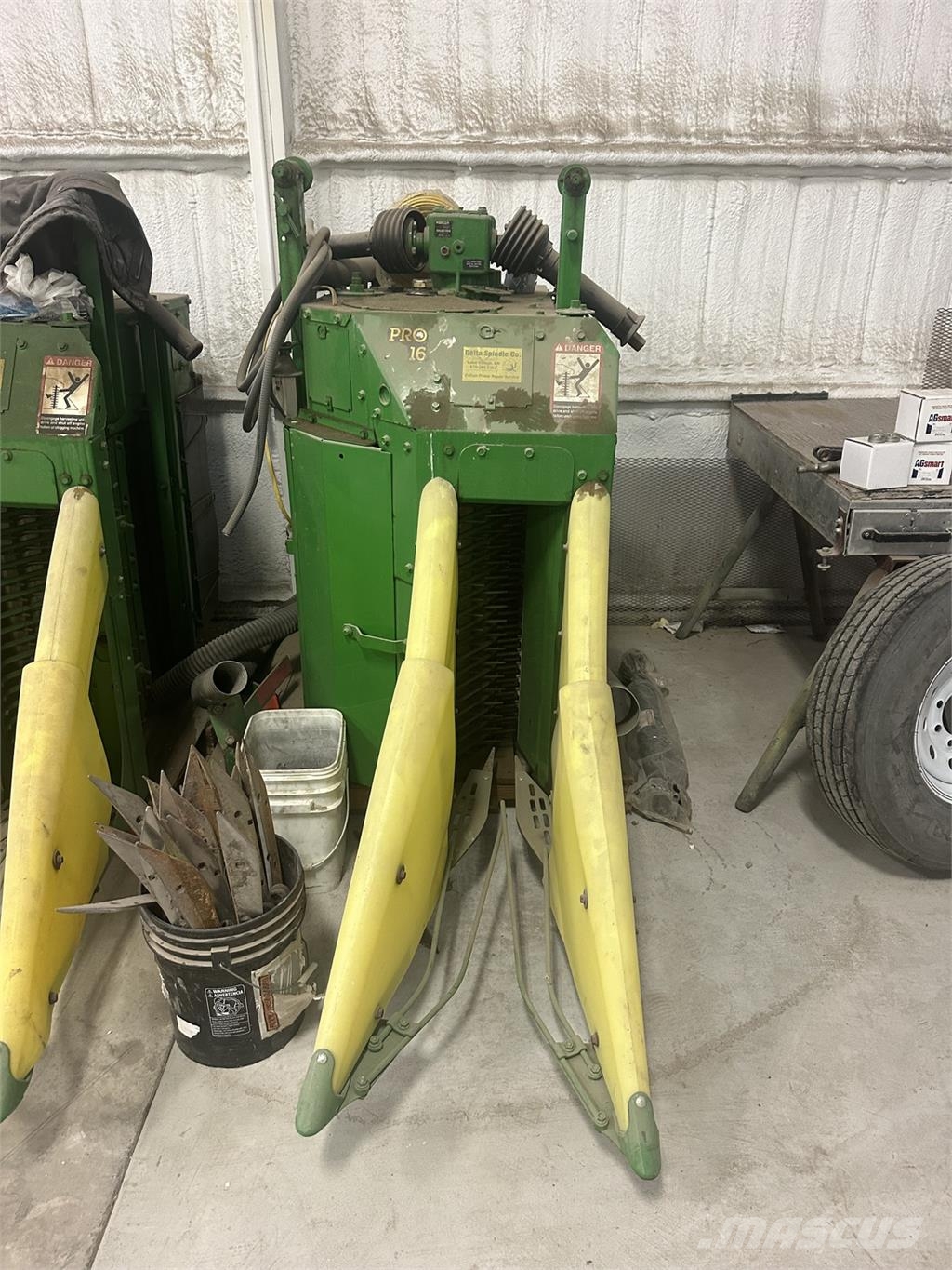 John Deere PRO 16 ملحقات الحصادات