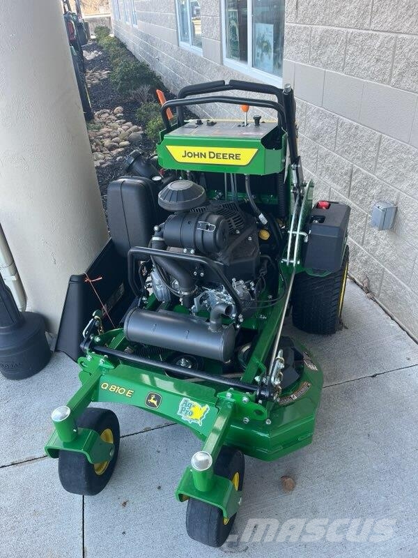John Deere Q810E Reitermäher