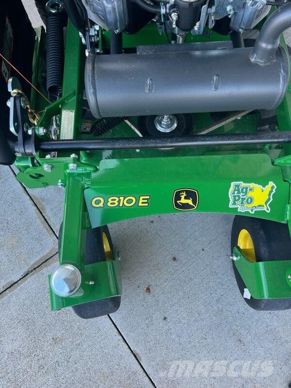 John Deere Q810E Reitermäher
