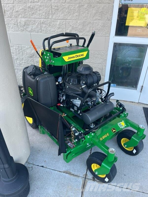 John Deere Q810E Reitermäher