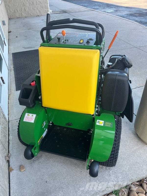 John Deere Q810E Reitermäher