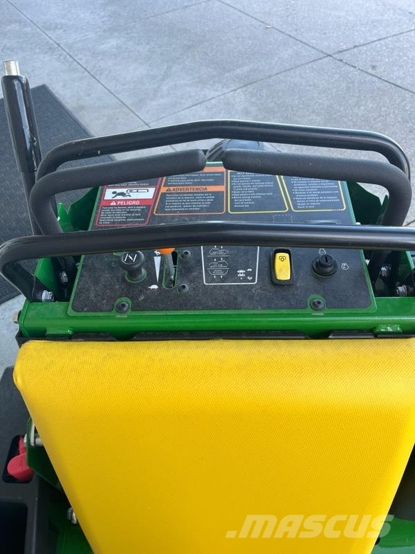 John Deere Q810E Reitermäher