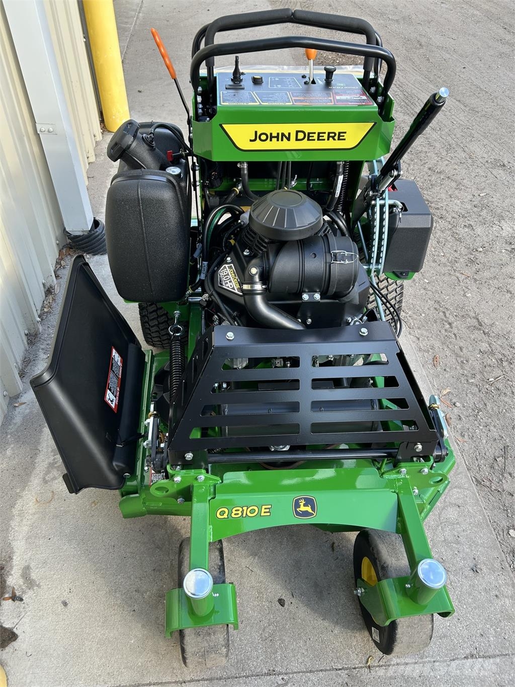 John Deere Q810E 탑승형 잔디깎기