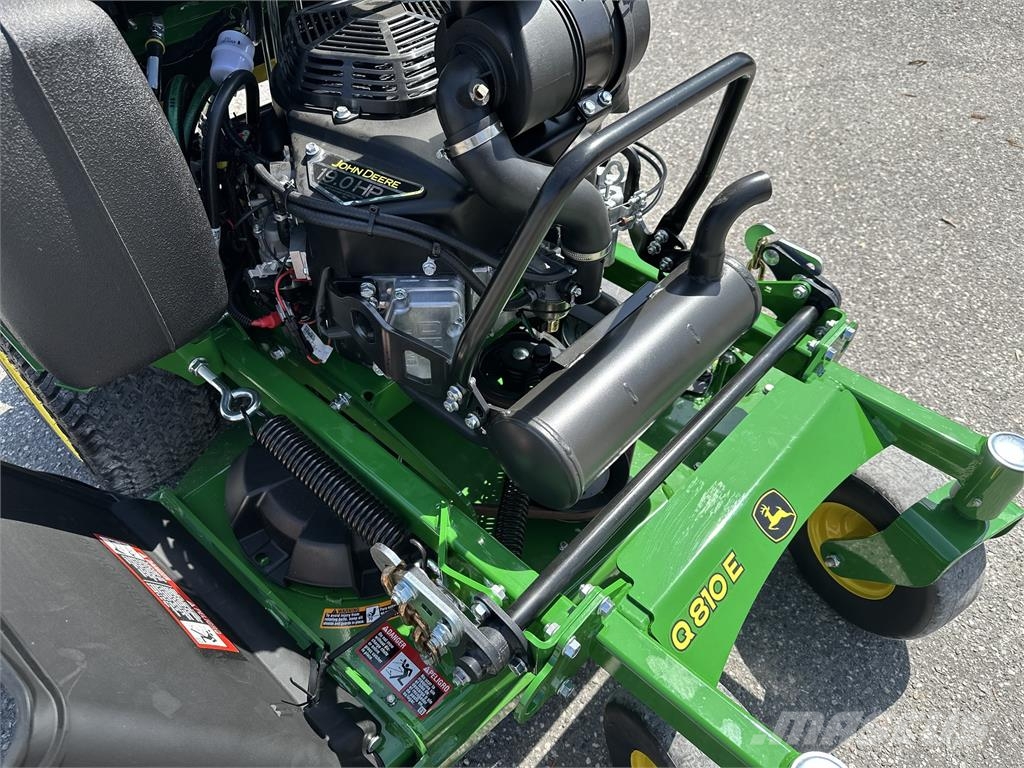 John Deere Q810E ركوب الحشائش