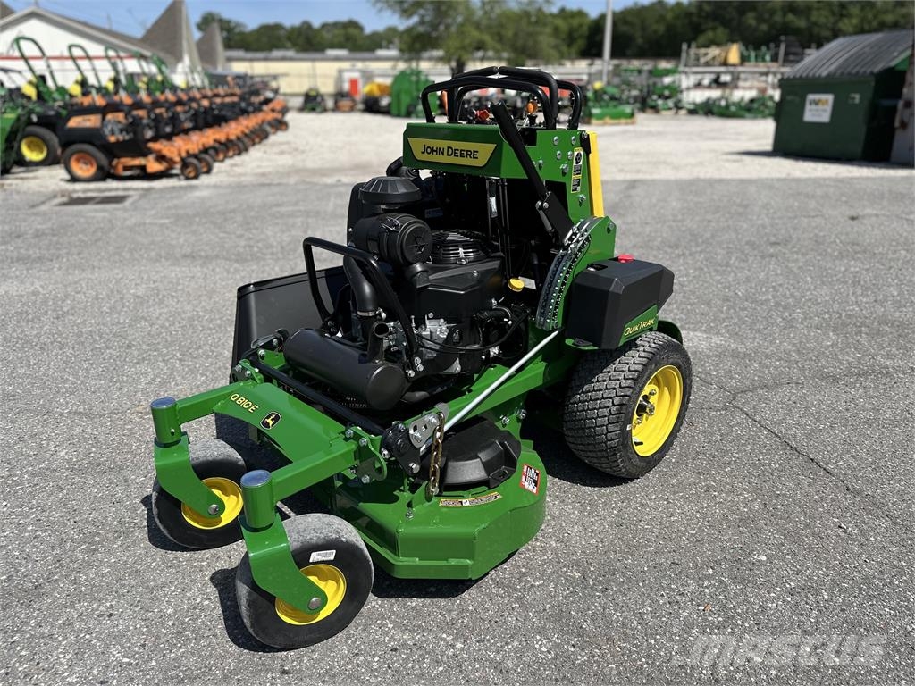 John Deere Q810E ركوب الحشائش