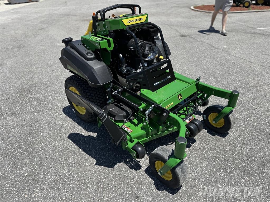 John Deere Q820E Самохідні газонокосарки