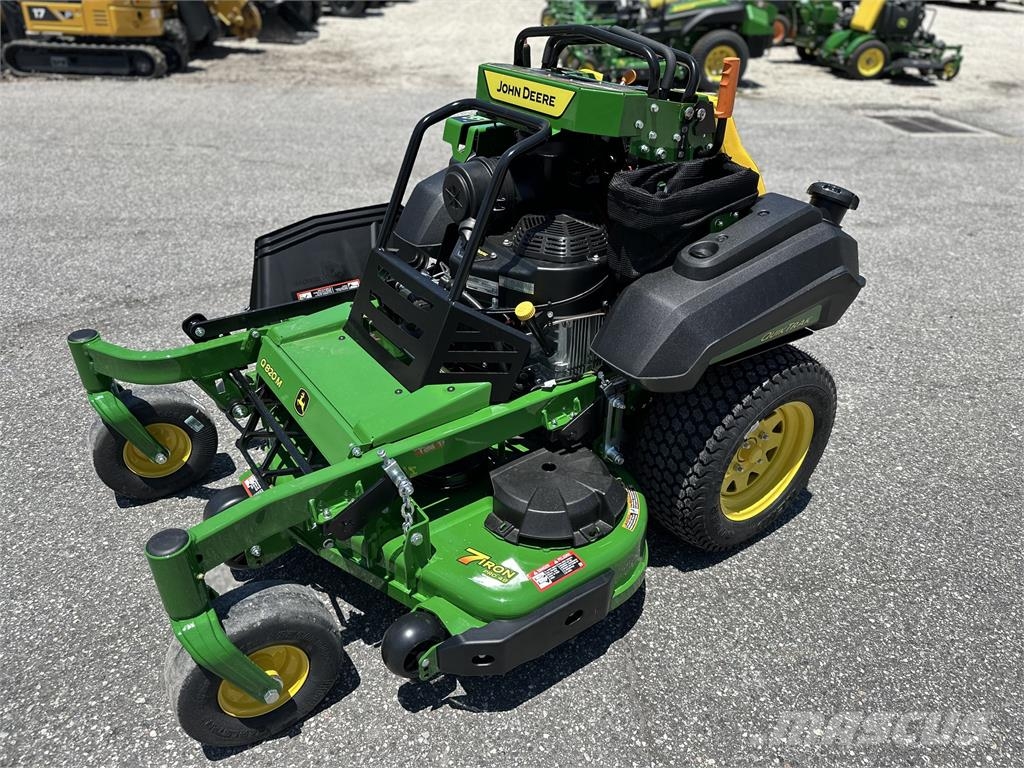 John Deere Q820E Самохідні газонокосарки
