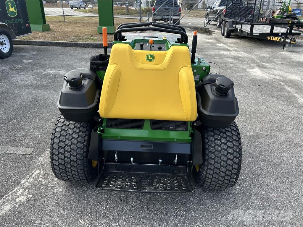 John Deere Q820M ركوب الحشائش