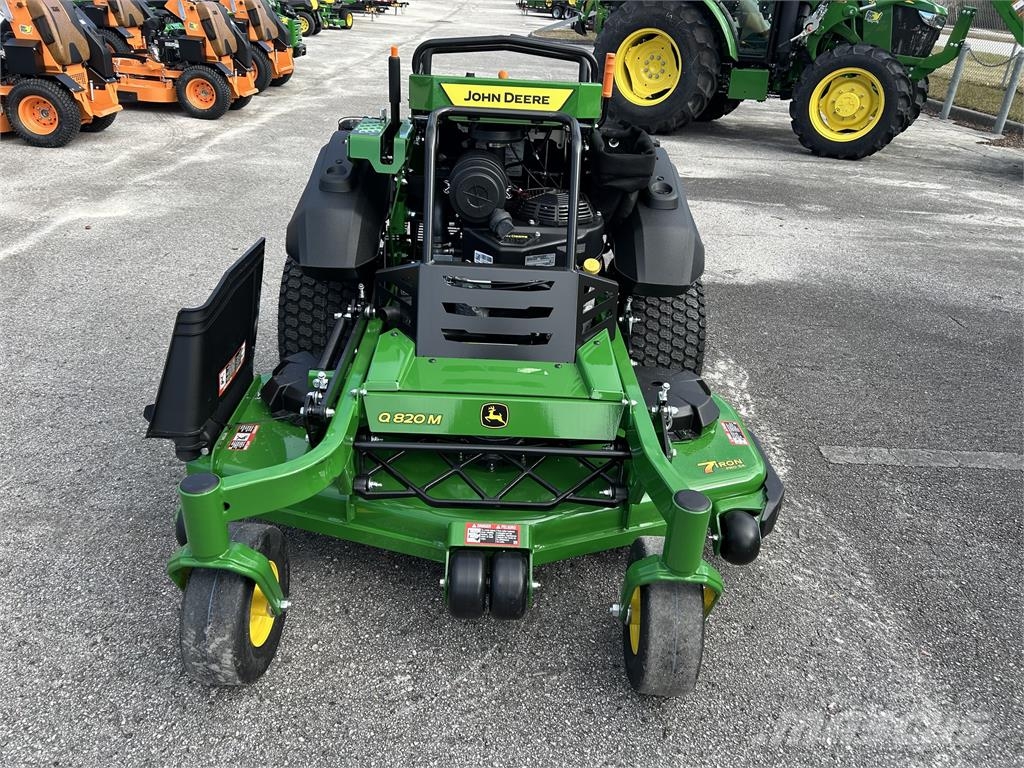 John Deere Q820M ركوب الحشائش