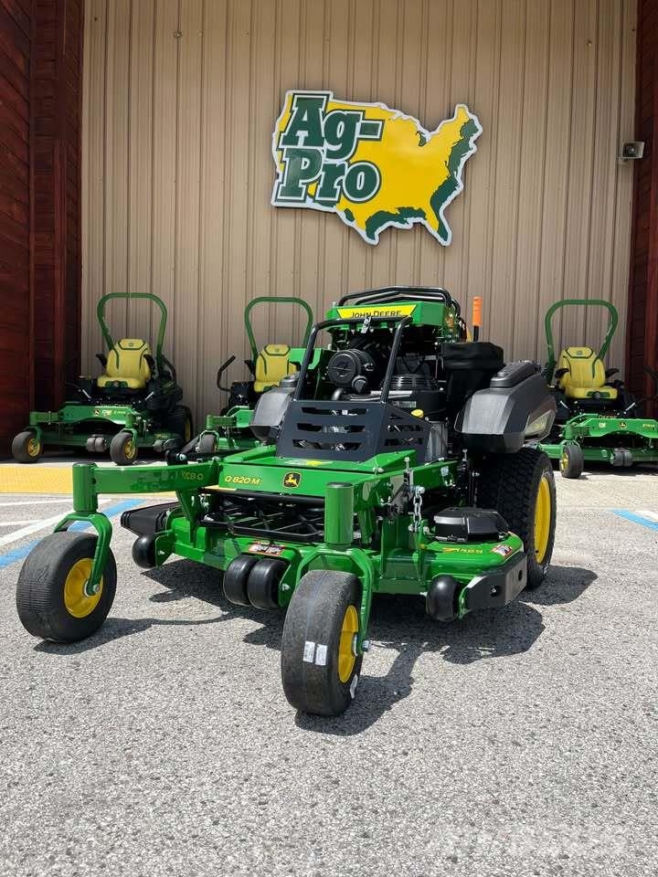 John Deere Q820M Sodo traktoriukai-vejapjovės