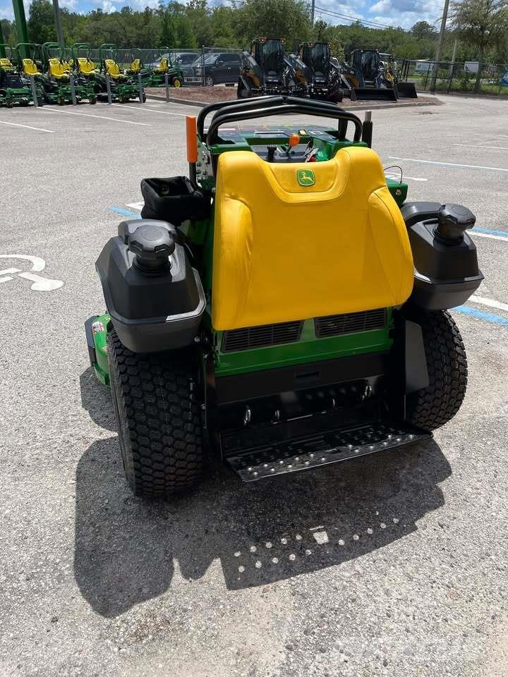 John Deere Q820M Sodo traktoriukai-vejapjovės