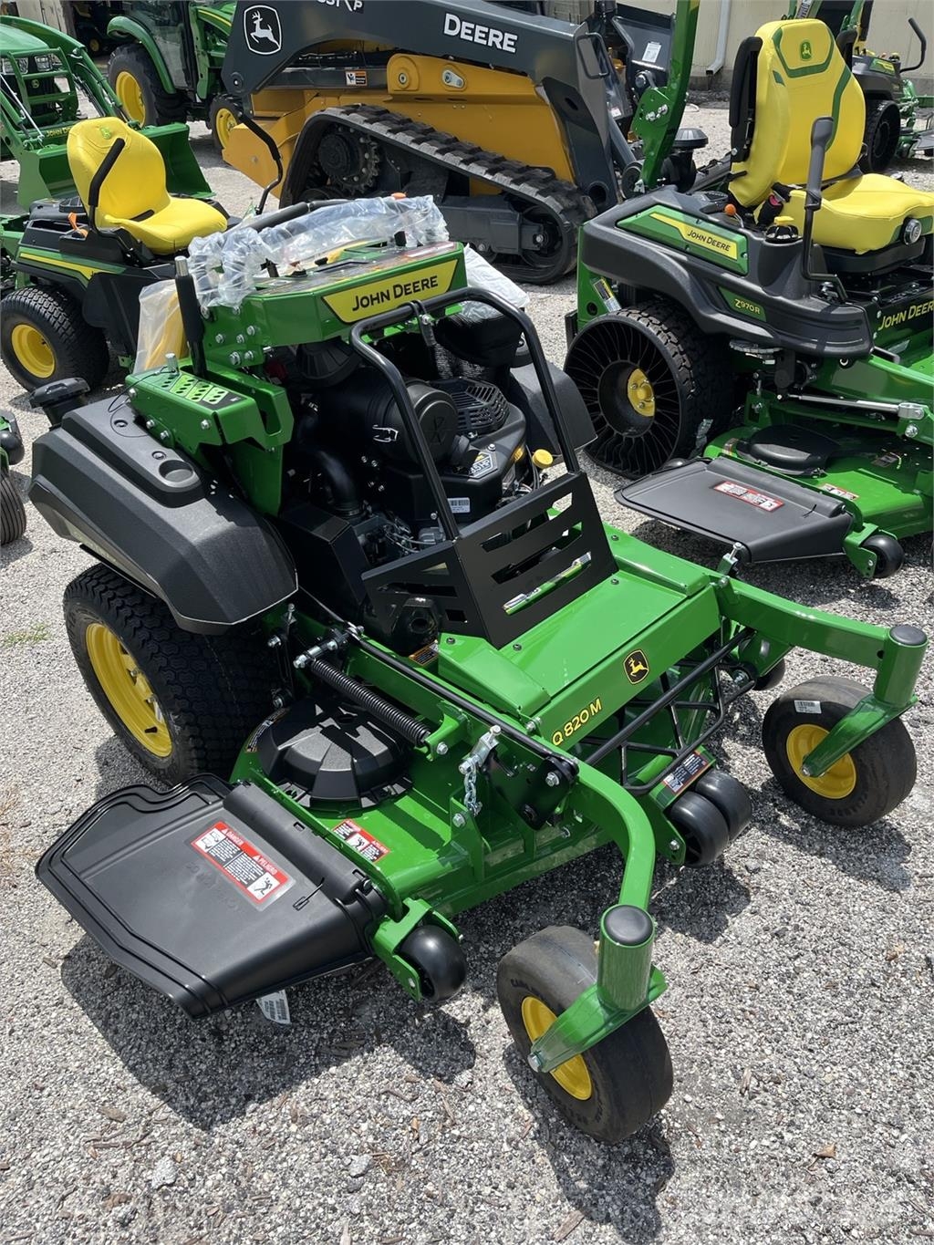 John Deere Q820M Päältäajettavat ruohonleikkurit