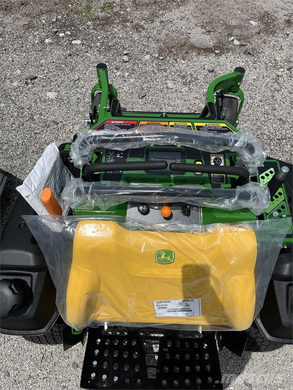 John Deere Q820M Päältäajettavat ruohonleikkurit