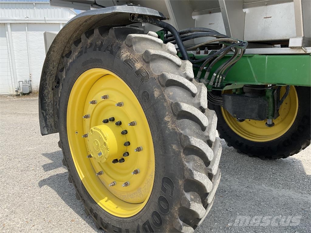 John Deere R4045 Haagispritsid