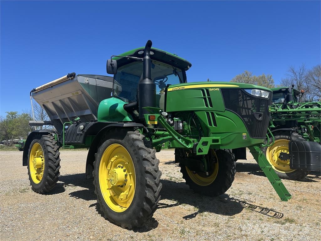 John Deere R4045 Haagispritsid