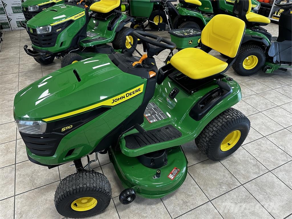 John Deere S110 탑승형 잔디깎기