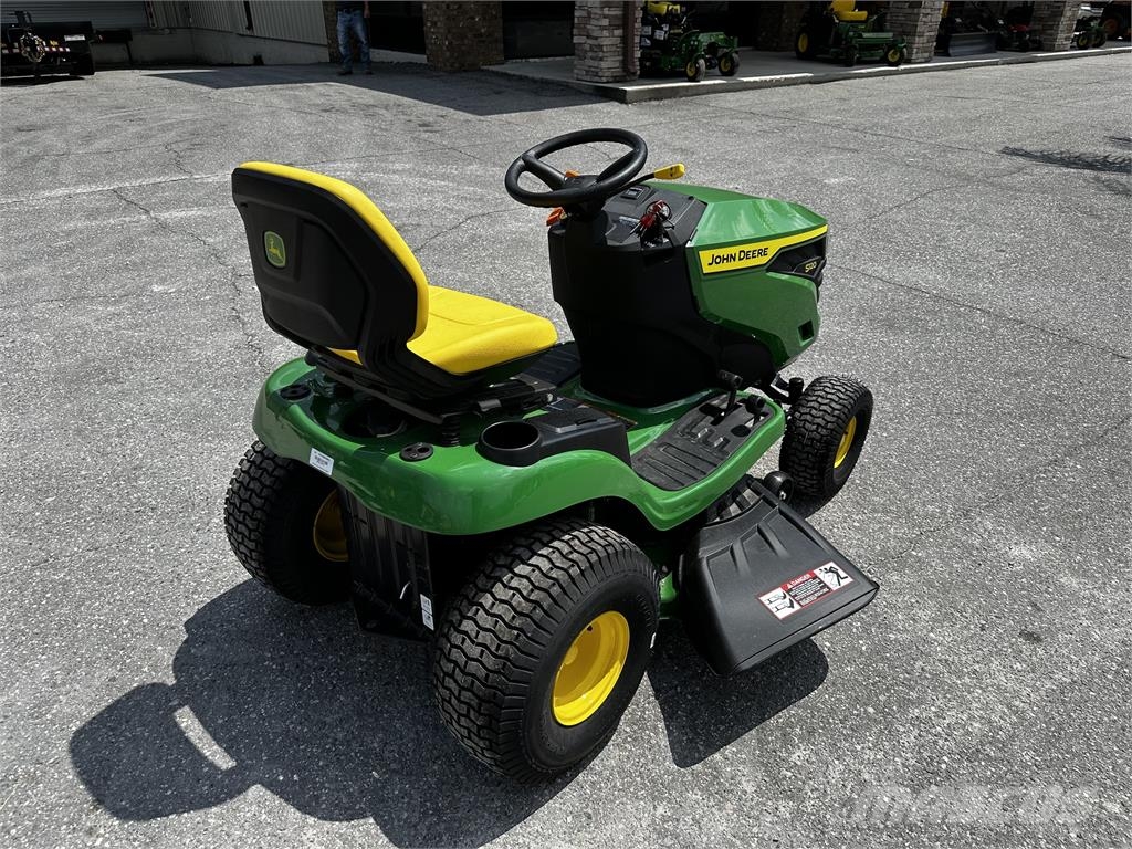 John Deere S120 ركوب الحشائش