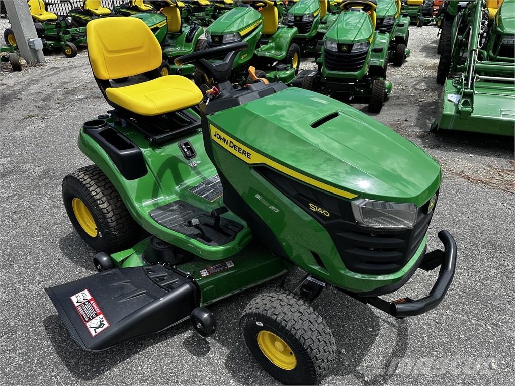 John Deere S140 소형 트랙터