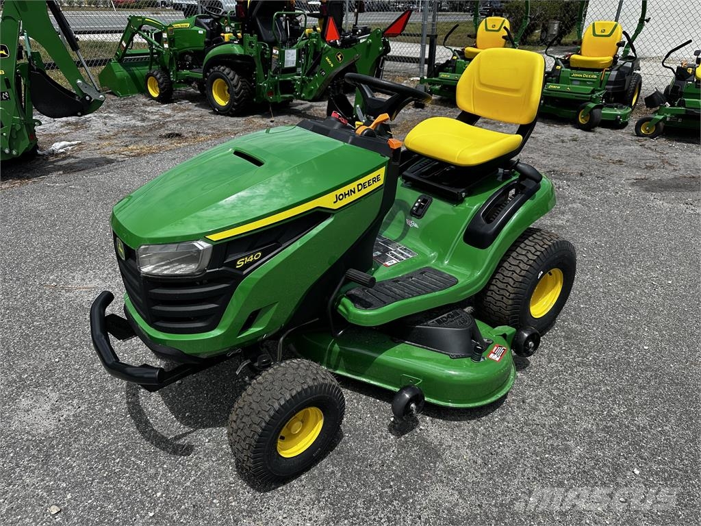 John Deere S140 소형 트랙터