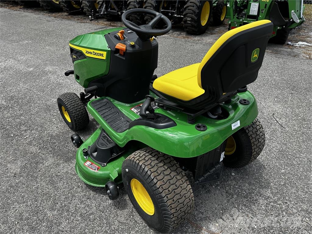 John Deere S140 소형 트랙터