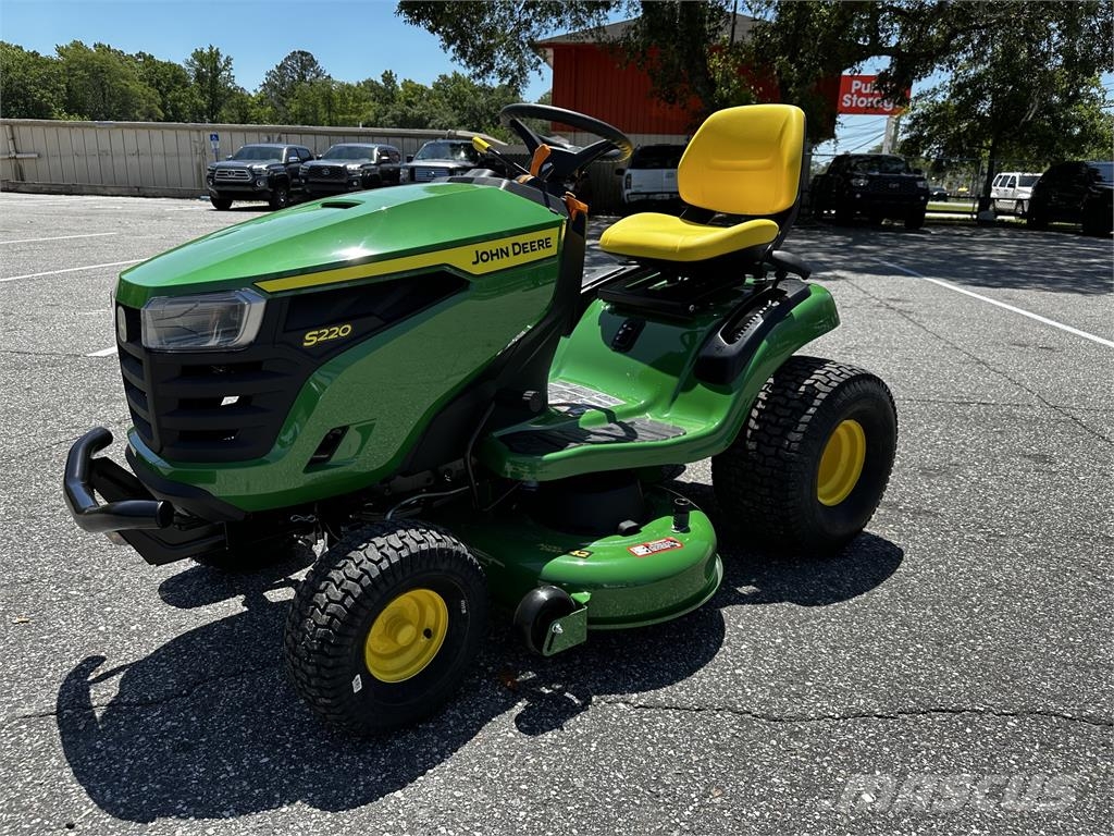 John Deere S220 Compact tractors