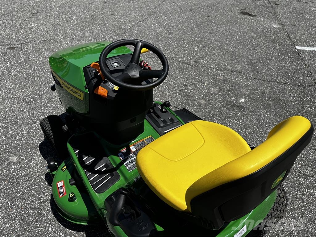 John Deere S220 Compact tractors