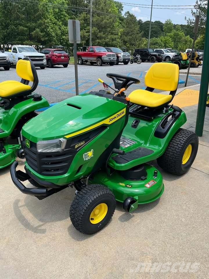 John Deere S220 Naudoti kompaktiški traktoriai