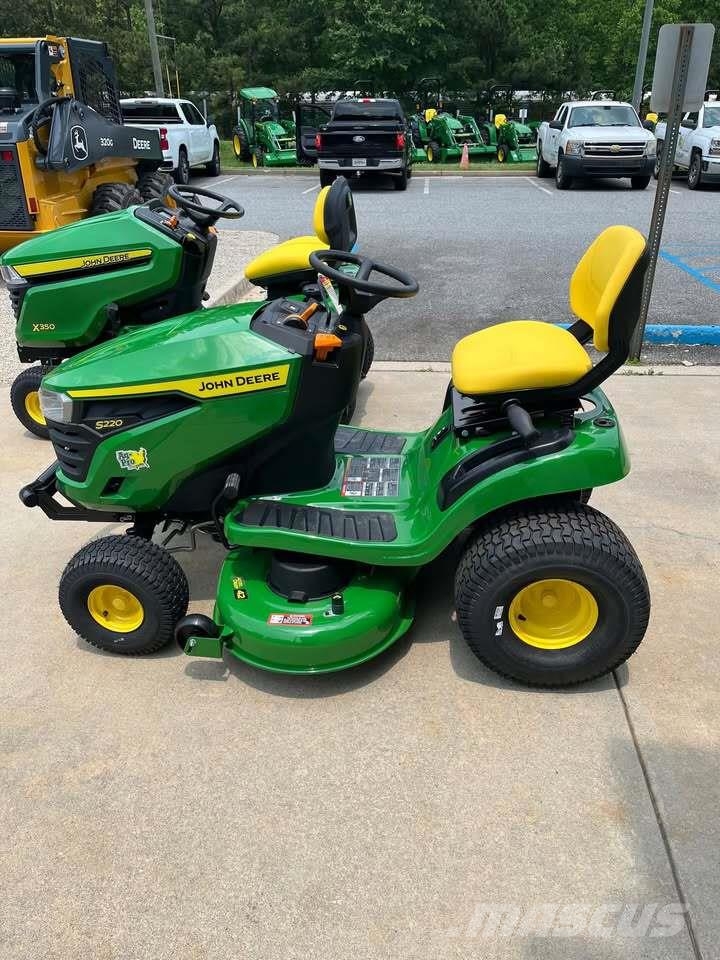 John Deere S220 Naudoti kompaktiški traktoriai