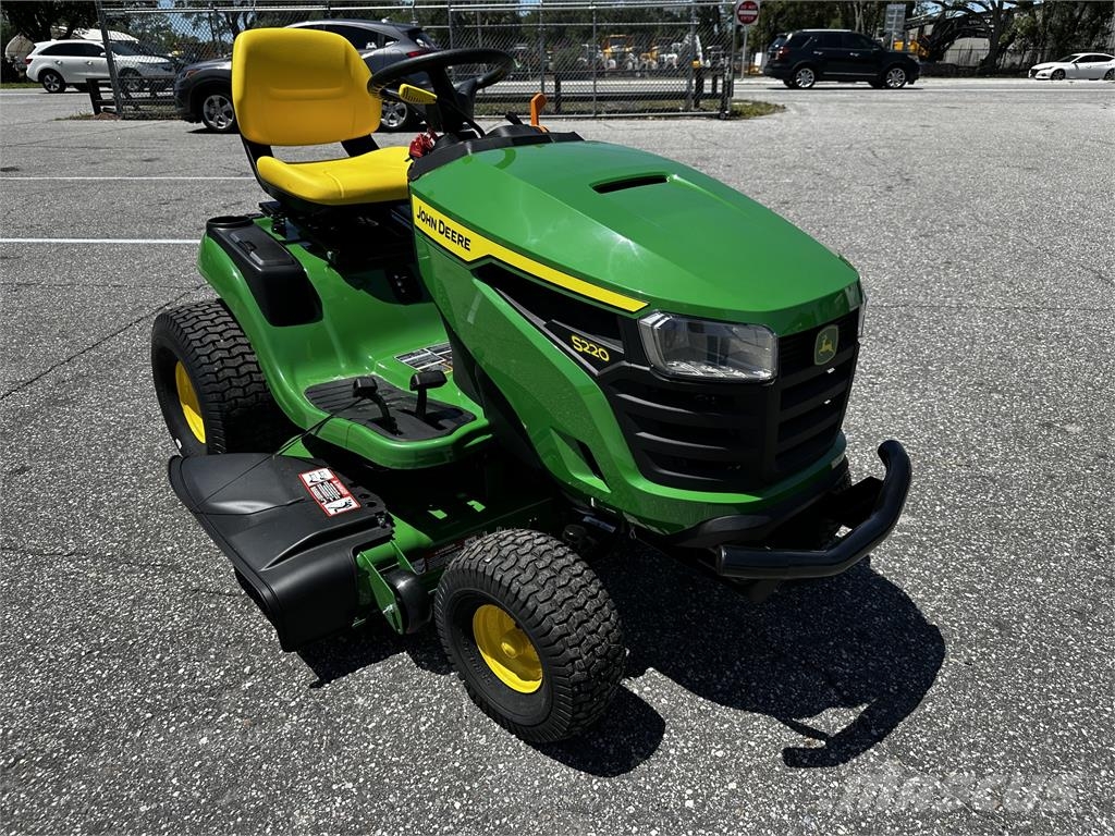 John Deere S220 小型曳引機