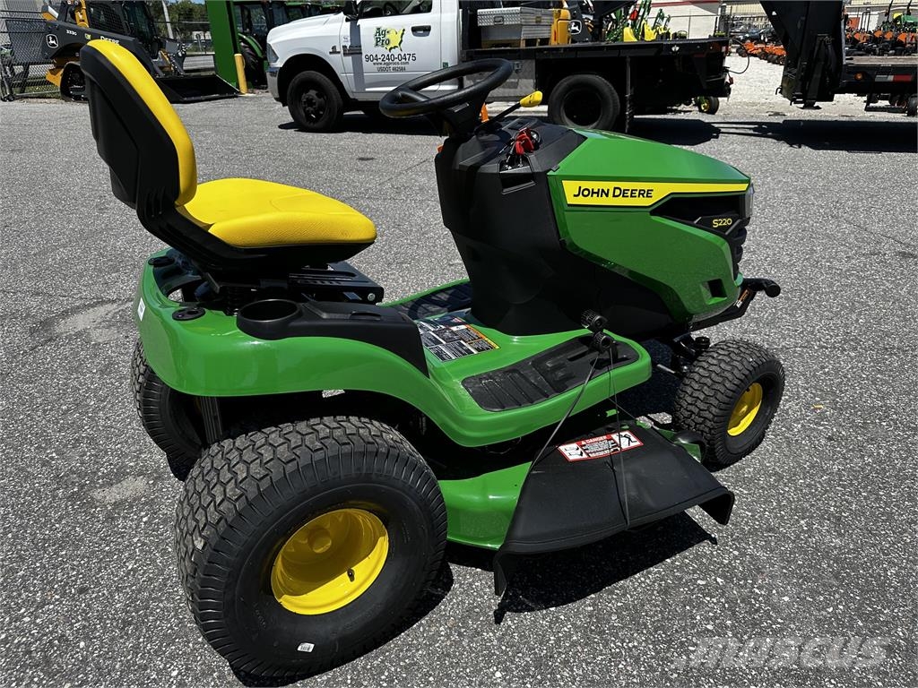 John Deere S220 小型曳引機