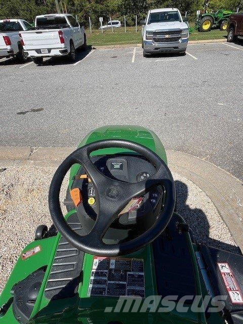 John Deere S240 소형 트랙터