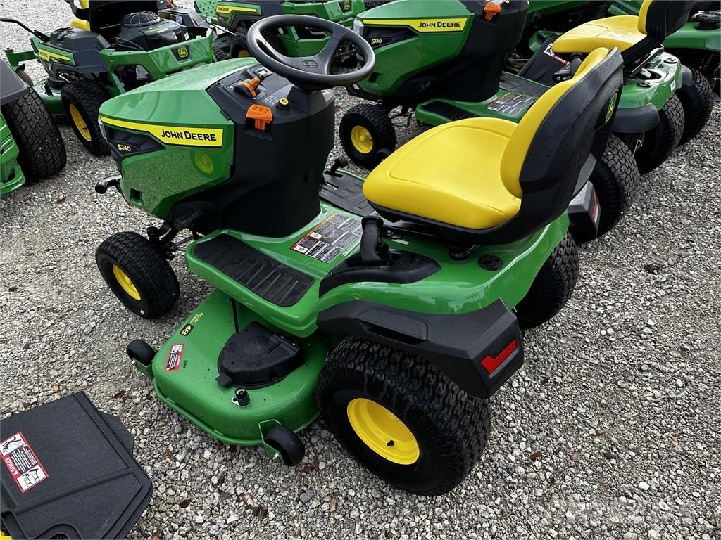 John Deere S240 小型曳引機