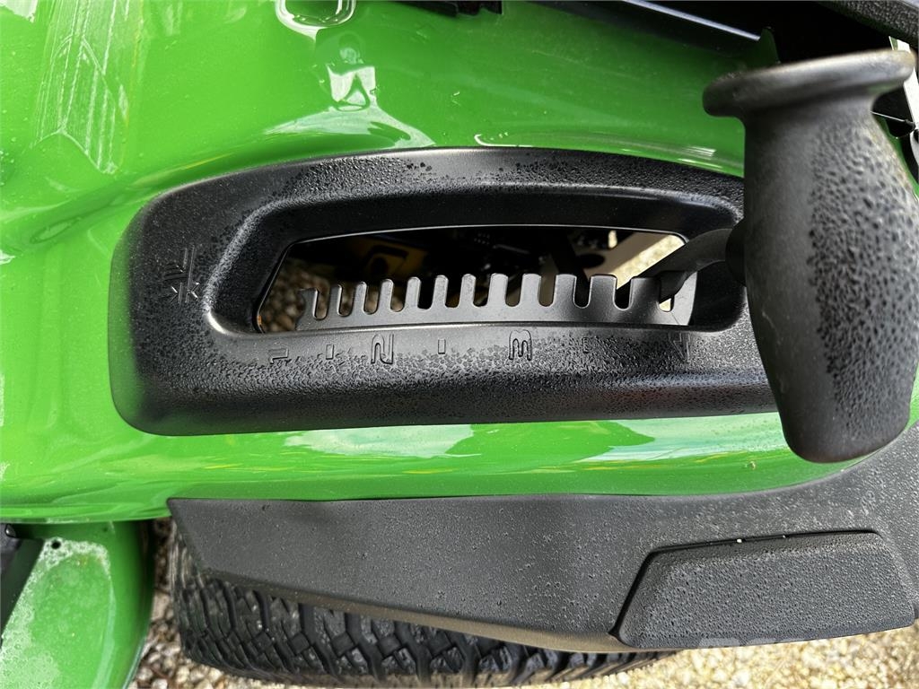 John Deere S240 小型曳引機