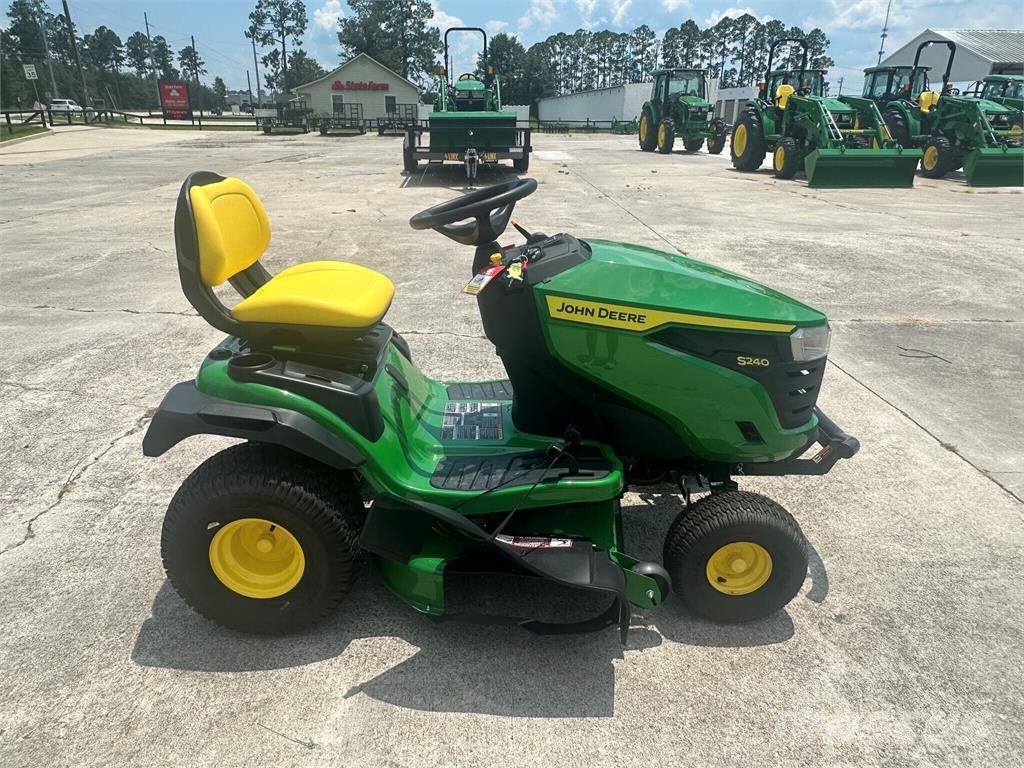 John Deere S240 소형 트랙터