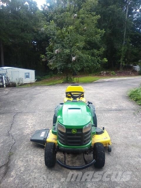 John Deere S240 ركوب الحشائش