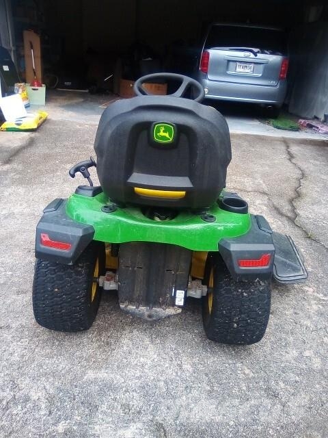 John Deere S240 ركوب الحشائش