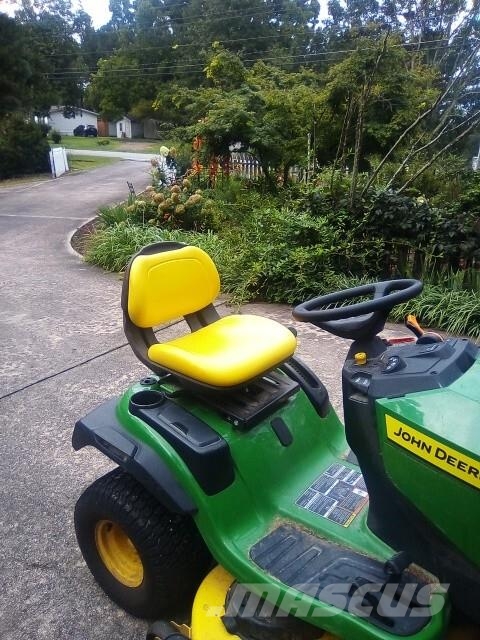 John Deere S240 ركوب الحشائش