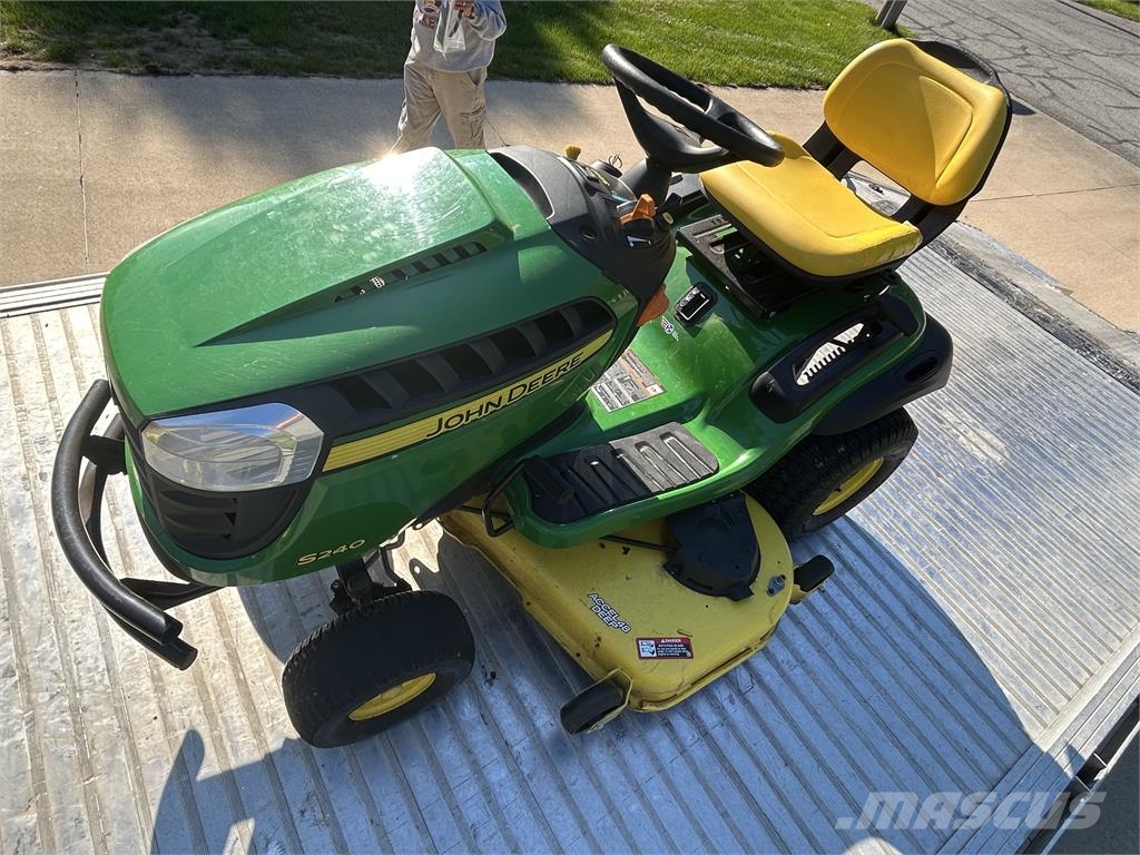 John Deere S240 Traktorske kosilice