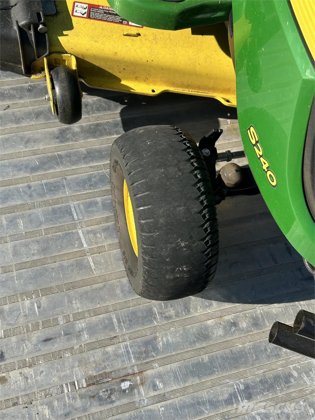 John Deere S240 Traktorske kosilice