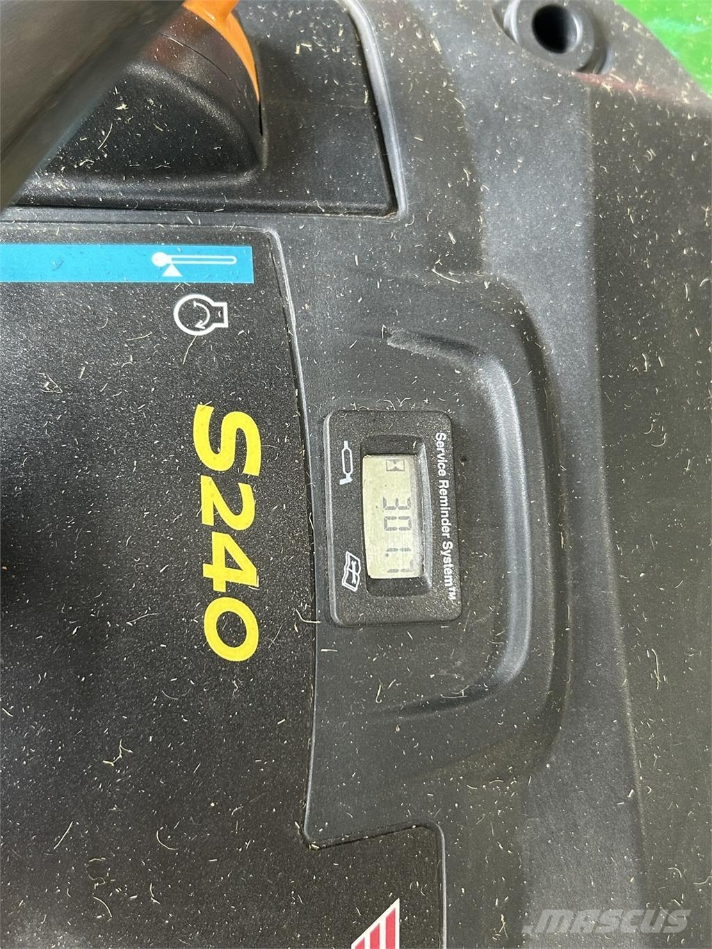 John Deere S240 Traktorske kosilice