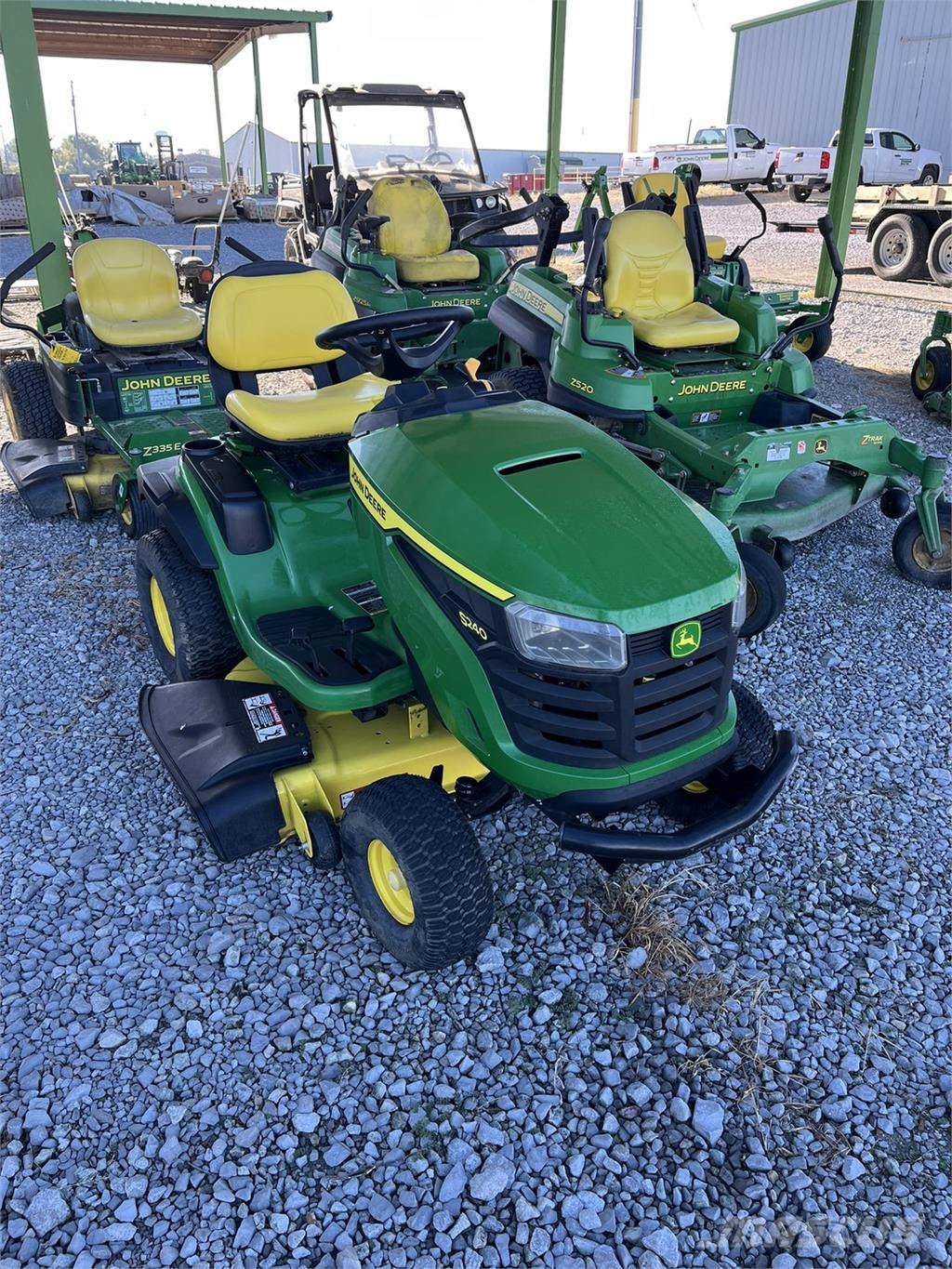 John Deere S240 Traktorji