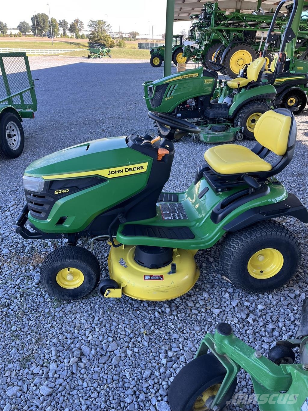 John Deere S240 Traktorji