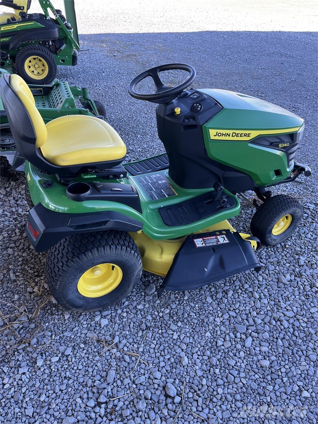John Deere S240 Traktorji