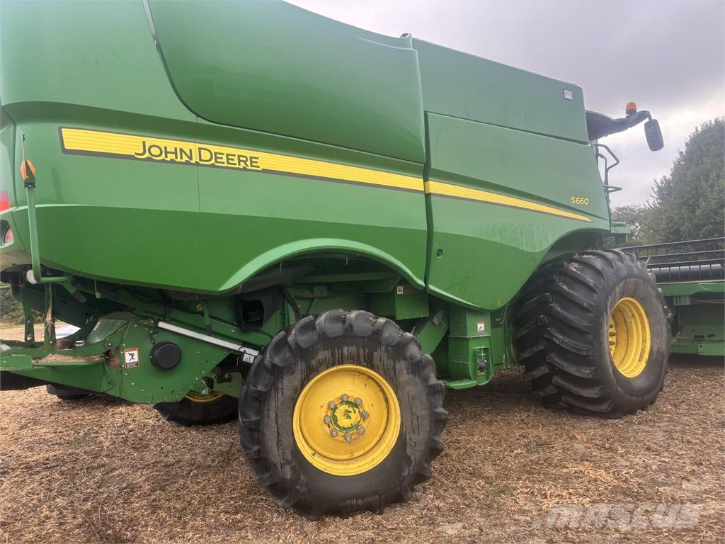 John Deere S660 Combine harvesters