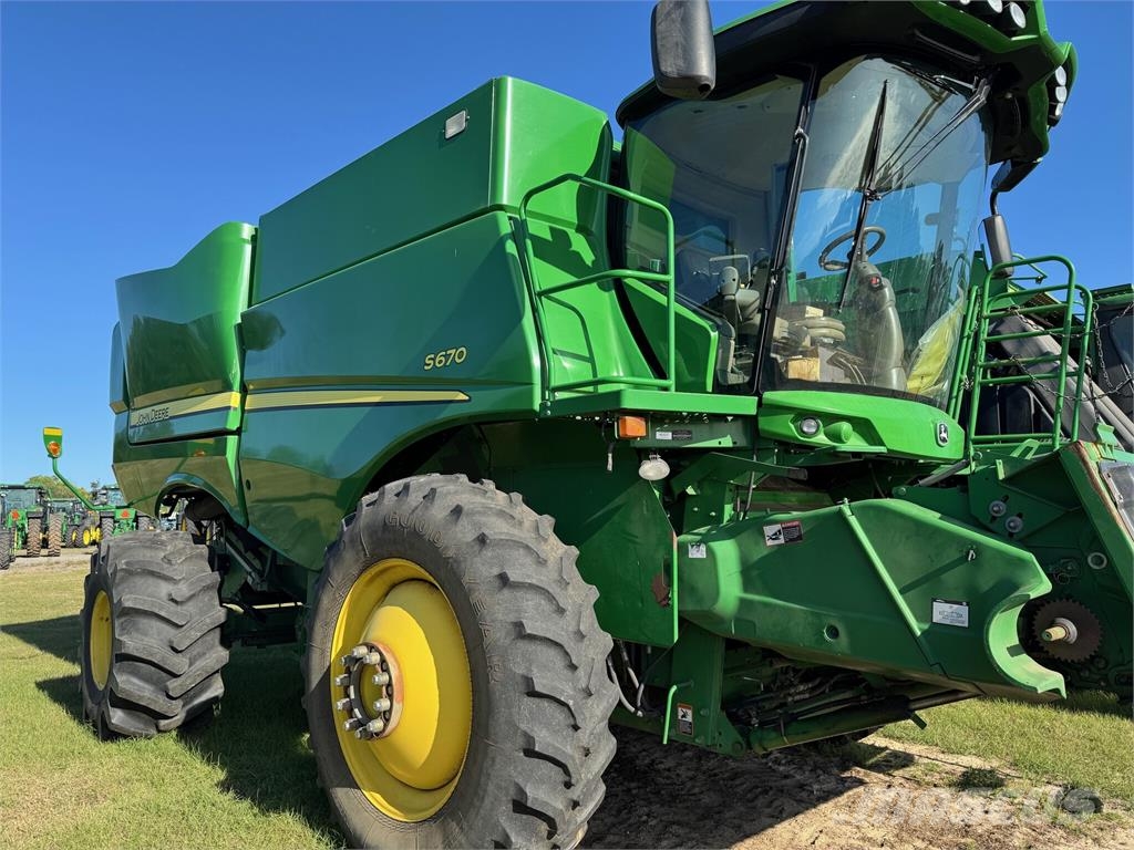 John Deere S670 Комбайни