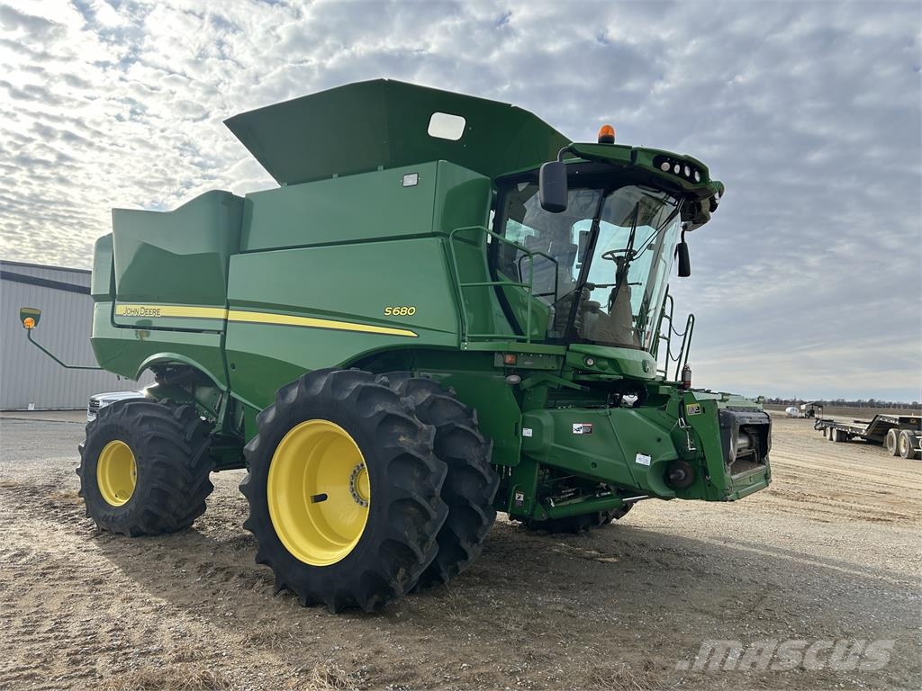 John Deere S680 Mähdrescher