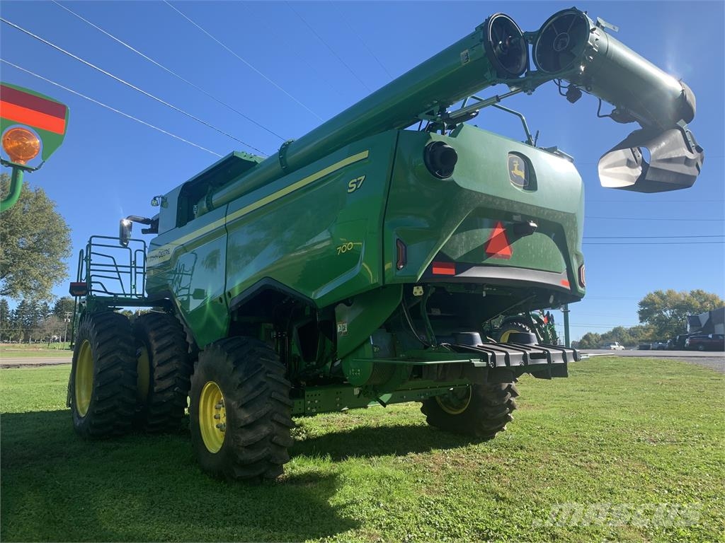 John Deere S7 700 Kombinované zberacie stroje