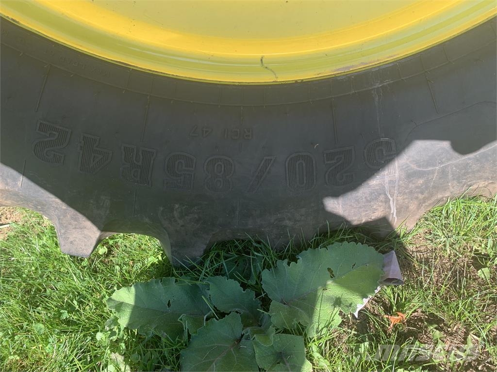 John Deere S7 700 Kombinované zberacie stroje